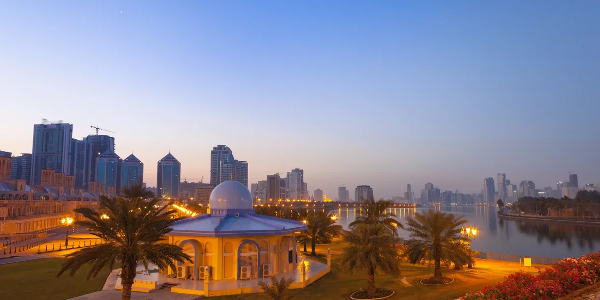 Mosque and Blue Bazaar, Sharjah, United Arab Emirates