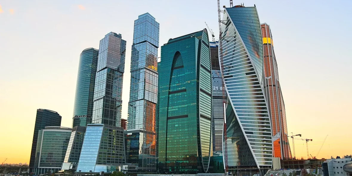Вид на небоскребы в Москве