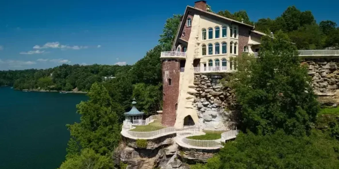 A house on the edge of a cliff in Alabama