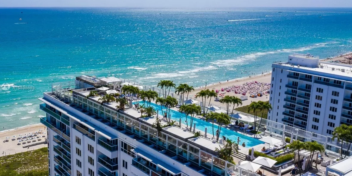 Miami as expected. An oceanfront apartment for sale for more than € 3,000,000