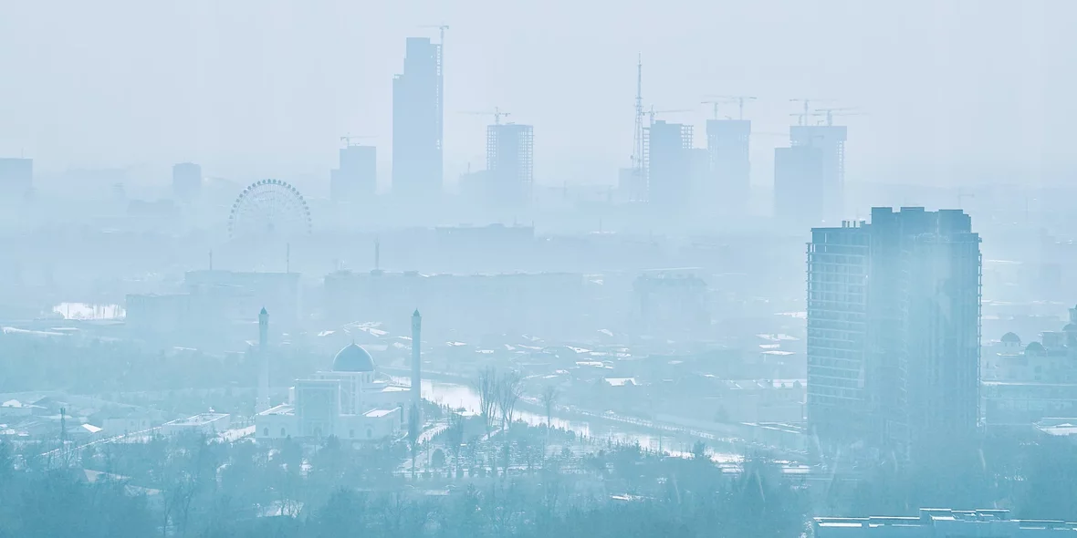 Вид на утренний Ташкент в тумане