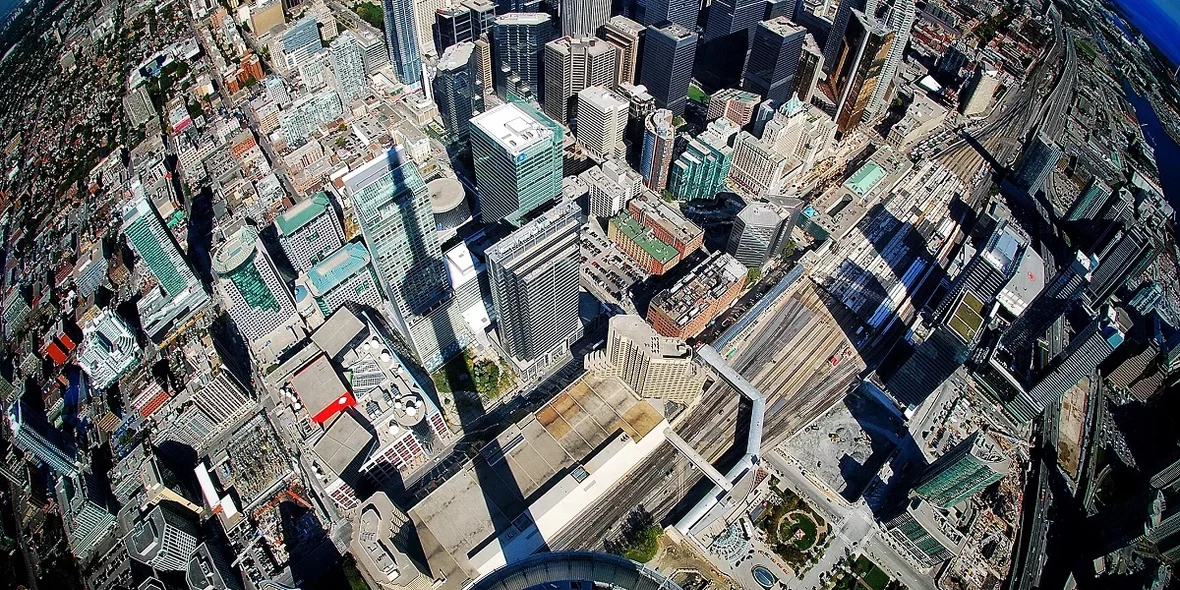 вид сверху на офисные здания Канады