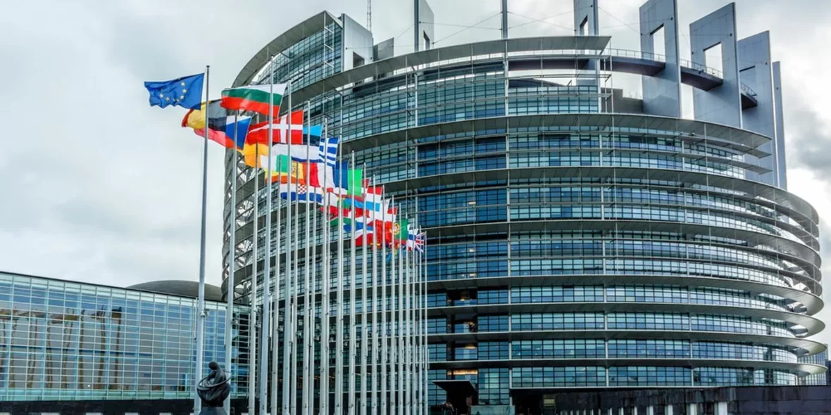 Депутаты Европарламента призывают отказаться от «золотых виз и паспортов»