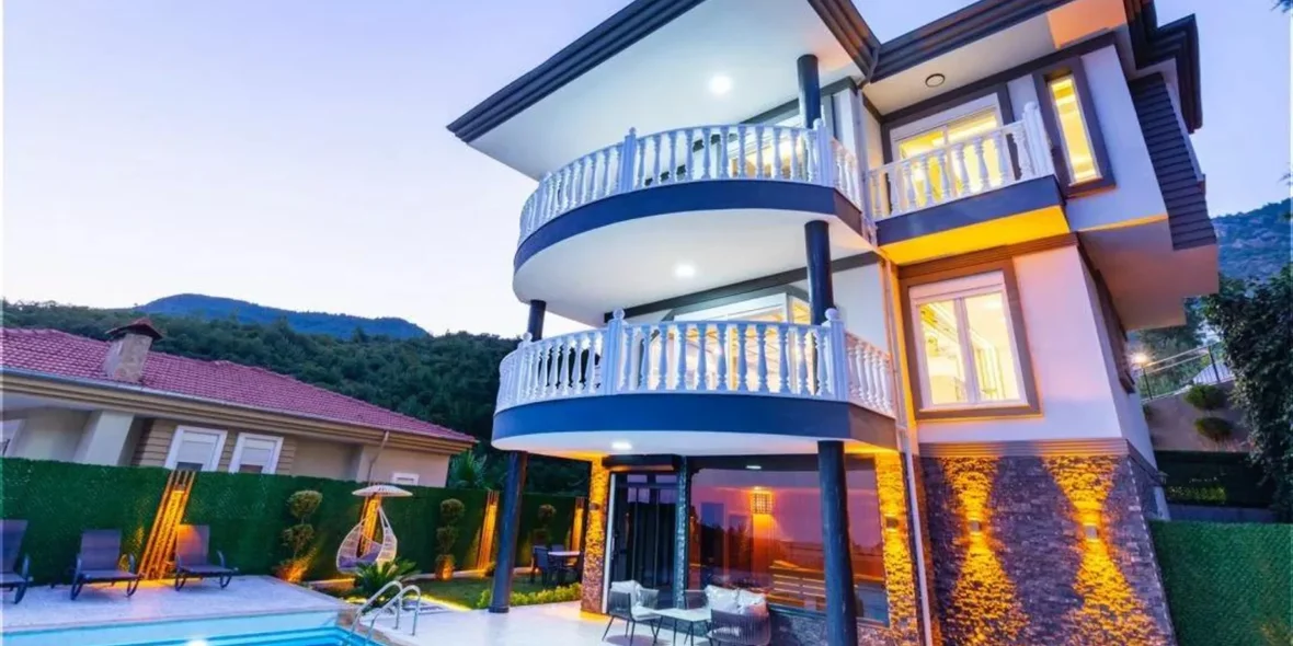 A two-storey house with a swimming pool in Turkey