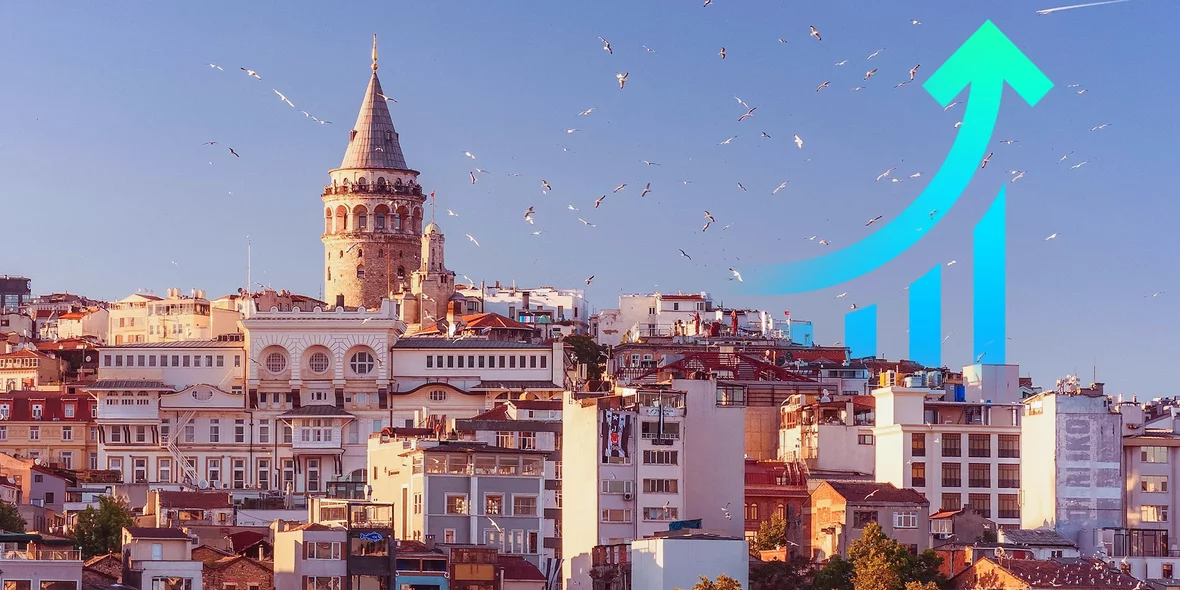 Вид на жилые дома и башню в Турции