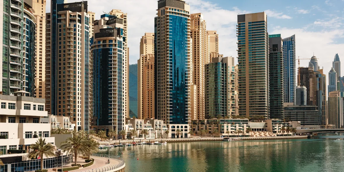 Небоскребы и порт Dubai Marina в Дубае, ОАЭ