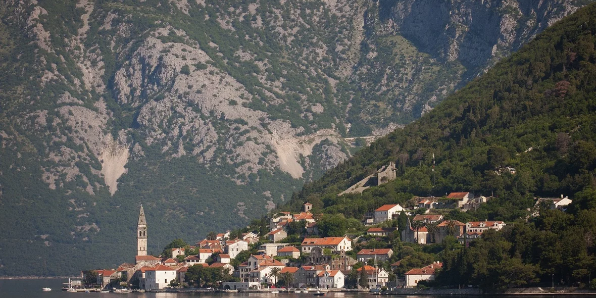 Вид на озеро в Черногории