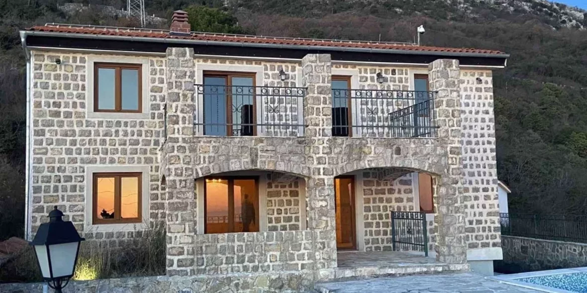 Каменные дома в Черногории в национальном стиле 