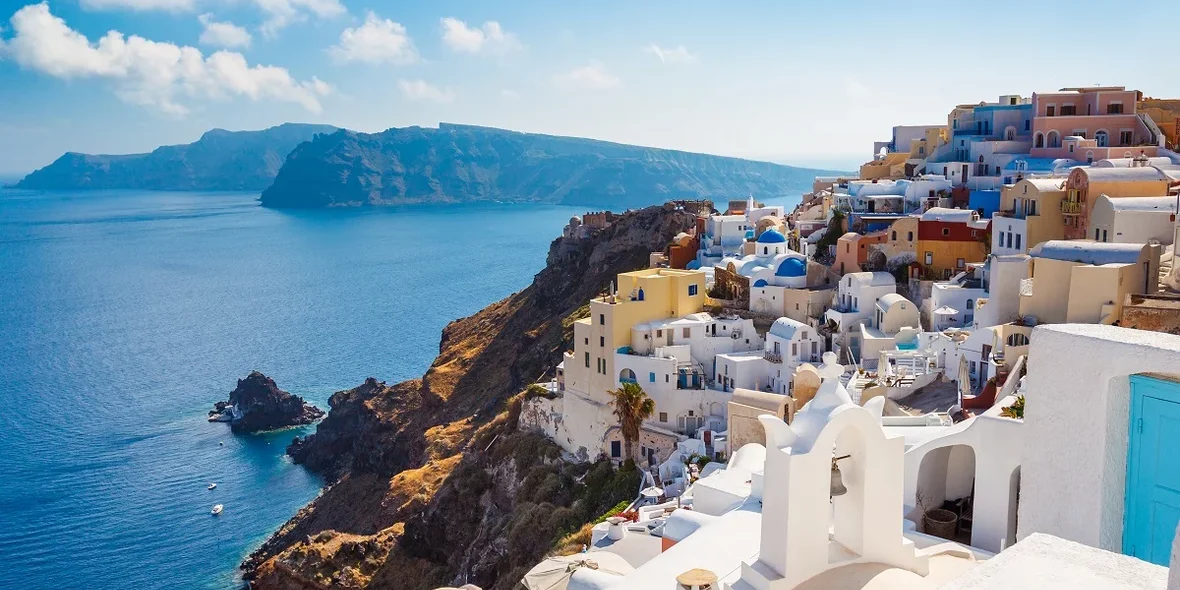 Власти Греции объявили об открытии границ для туристов на особых условиях