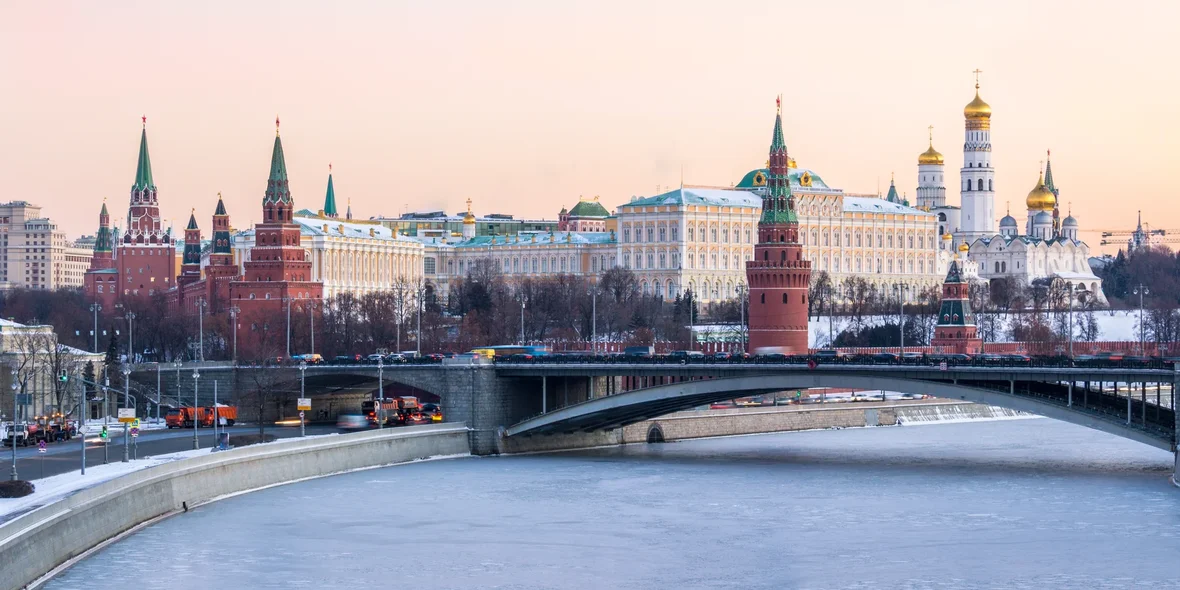 Московский Кремль и Москва-река зимним утром
