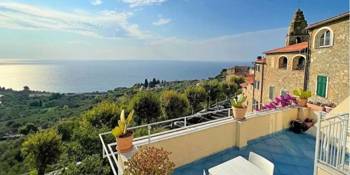 House by the sea in Italy