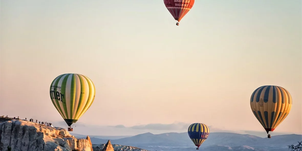 Eco-hotel on a hot air balloon. Saudi Arabia invests in an incredible project