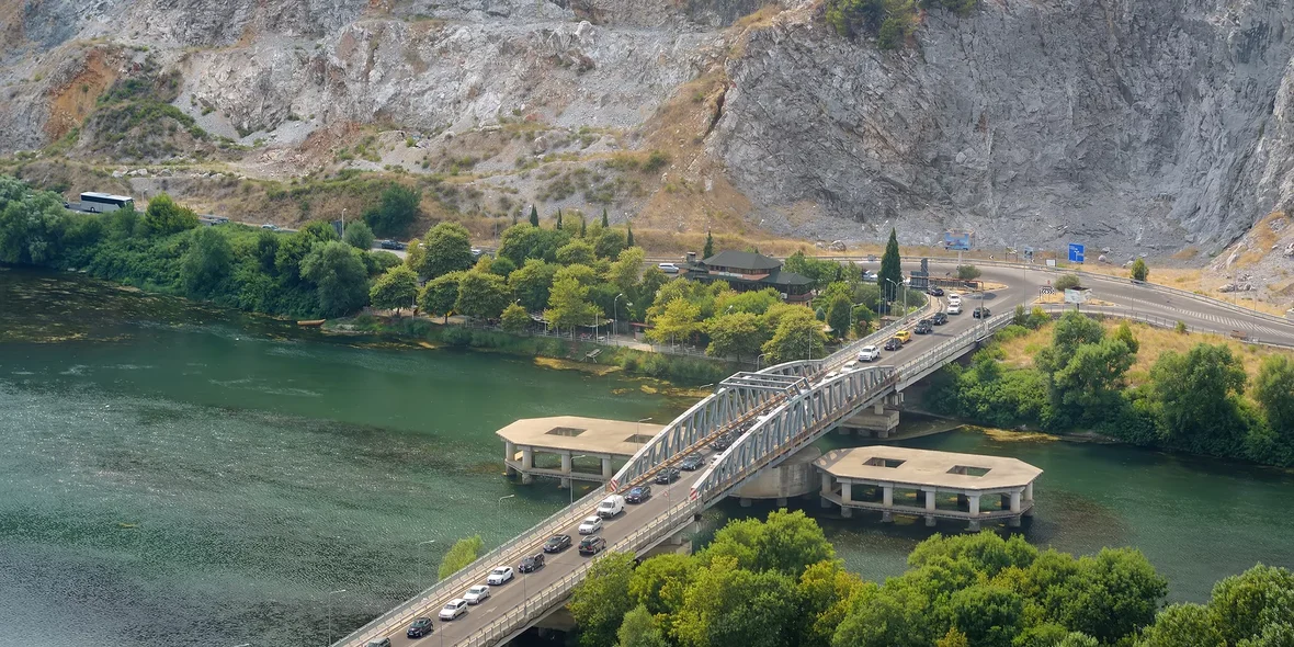 Мост через реку Буна в Албании