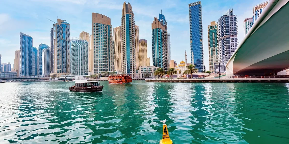 Dubai Marina Bridge in den Vereinigten Arabischen Emiraten