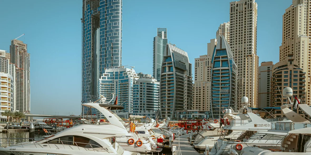 Дубай выдает ВНЖ иностранным пенсионерам сроком на 5 лет. У новой программы есть свои особенности и преимущества