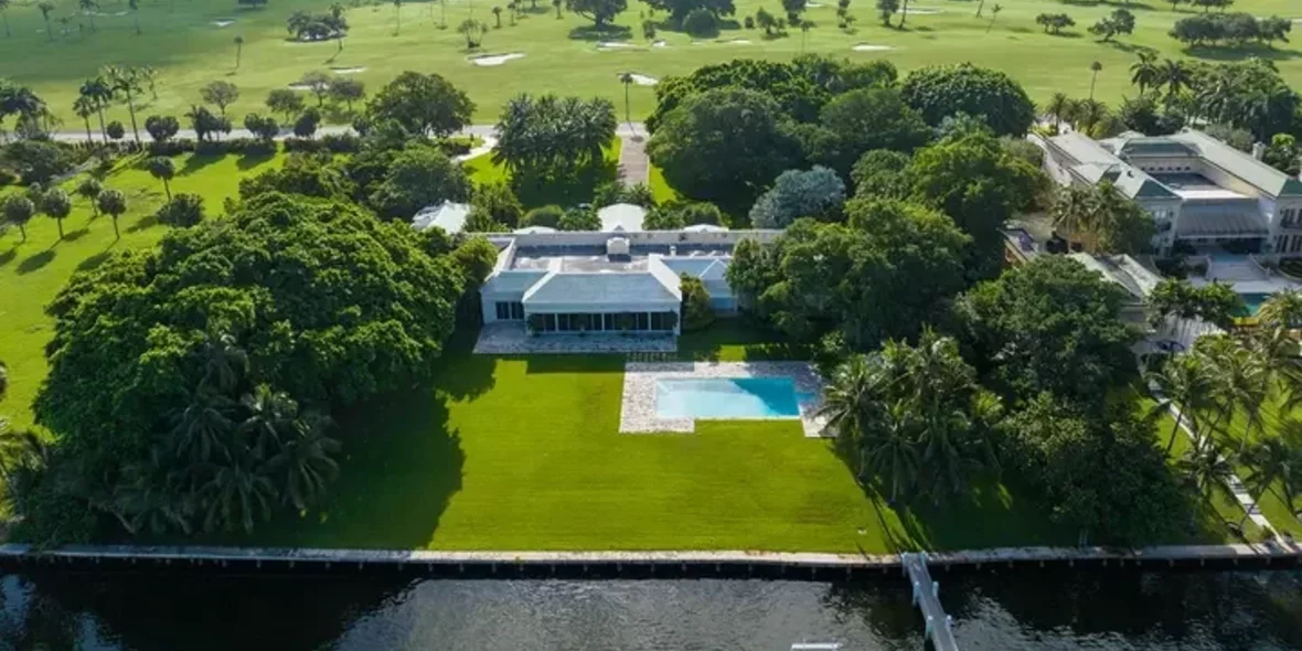 A view of the Miami mansion that Jeff Bezos bought.
