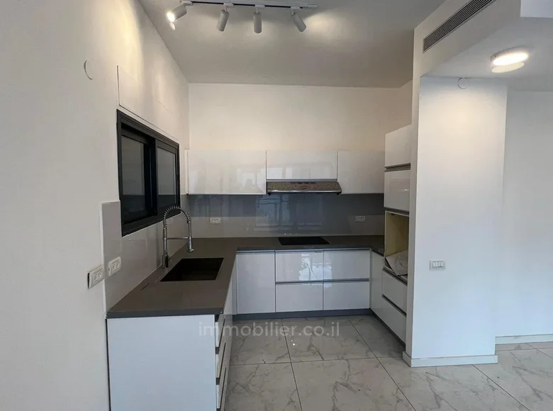 Квартира 4 комнаты 97 м² Тель-Авив, Израиль