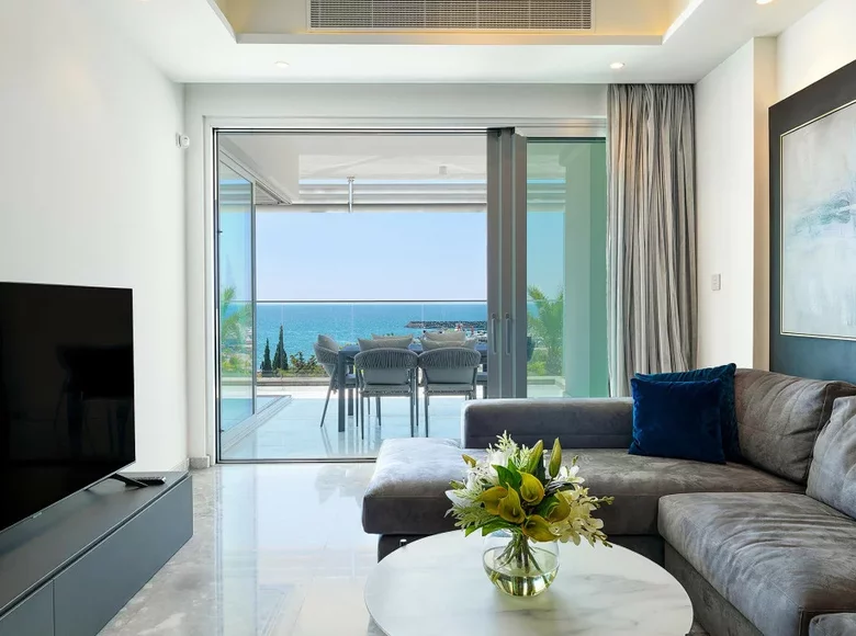 Mieszkanie 2 pokoi 120 m² Społeczność St. Tychon, Cyprus