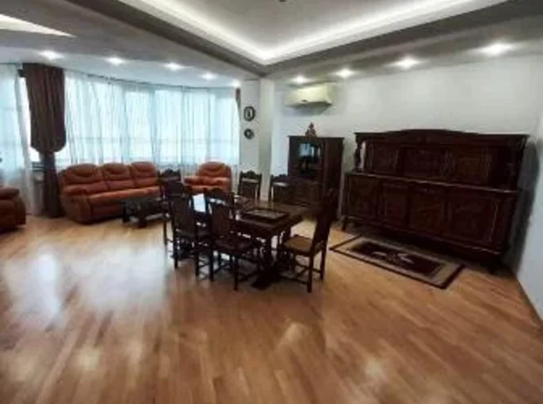 Mieszkanie 4 pokoi 135 m² Tbilisi, Gruzja