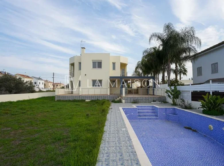 4 bedroom house 325 m² Tseri, Cyprus