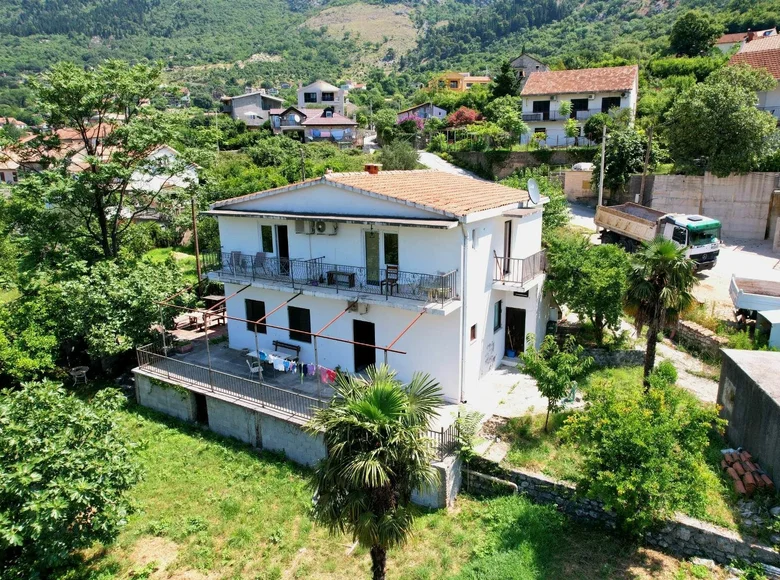 Wohnung 4 Schlafzimmer  Risan, Montenegro