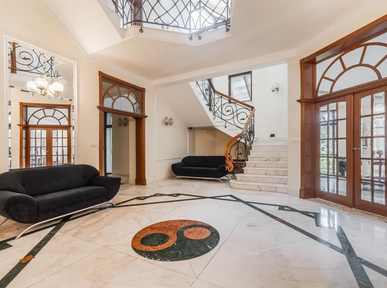 9 bedroom house 1 000 m² Warsaw, Poland