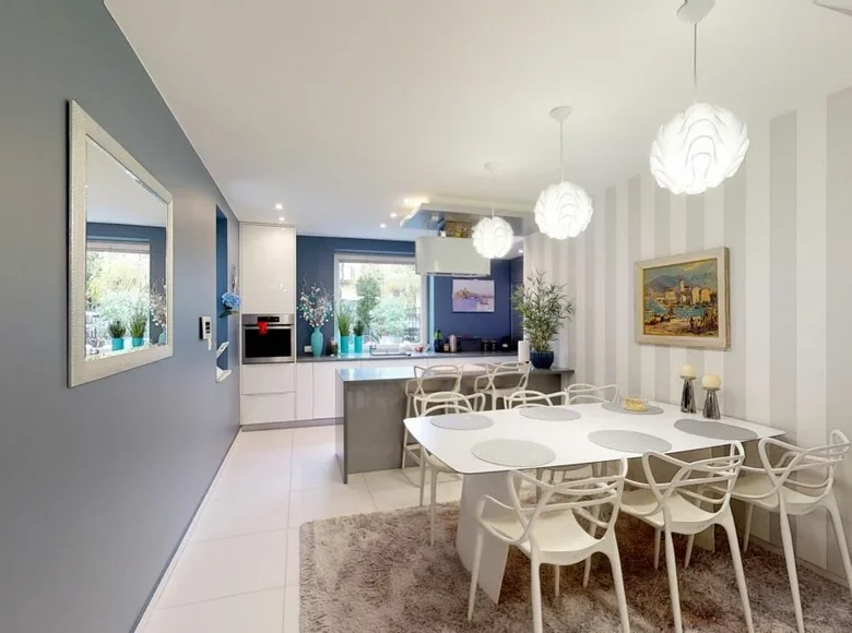 4 room house for sale in Warsaw, Poland for €548,050 listing 2016181