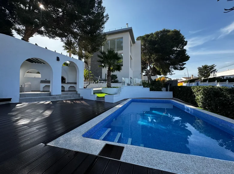 6 bedroom villa 165 m² Torrevieja, Spain