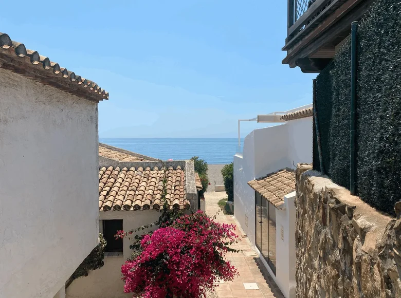 2 bedroom apartment 66 m² Estepona, Spain