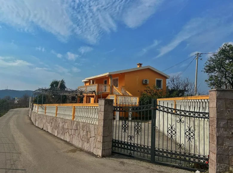 Dom 4 pokoi 175 m² celuga, Czarnogóra