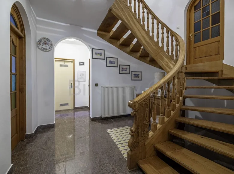 8 room house 238 m² Zagreb, Croatia