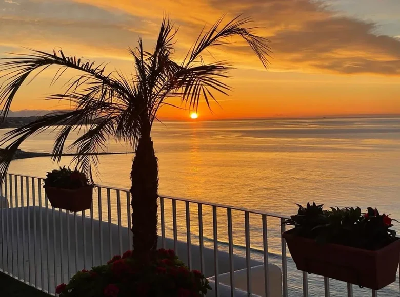 2 bedroom apartment  Fuengirola, Spain