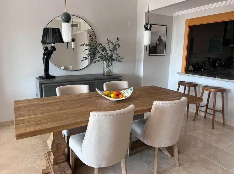 2 bedroom apartment  Estepona, Spain