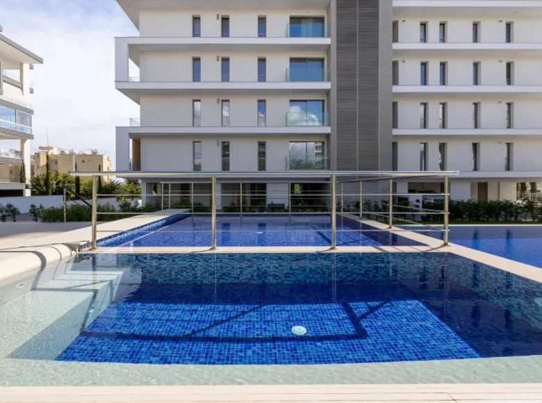 Mieszkanie 3 pokoi 148 m² Społeczność St. Tychon, Cyprus