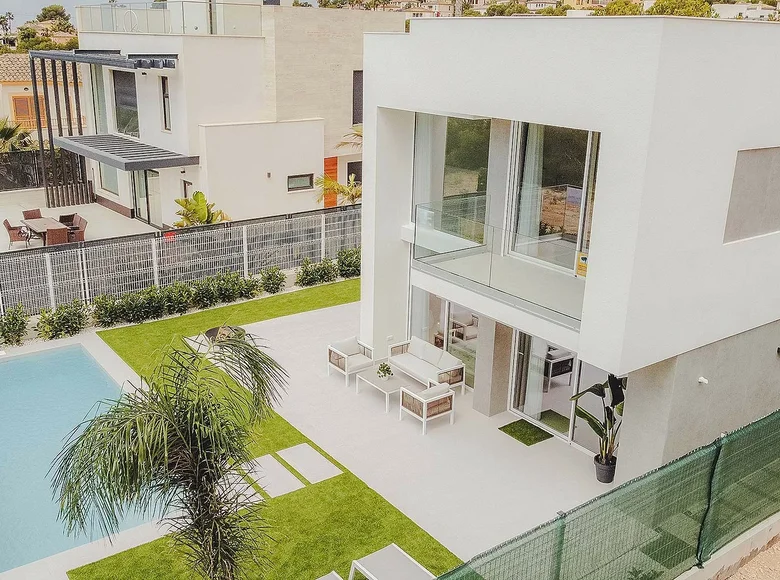 Villa de tres dormitorios 131 m² Finestrat, España