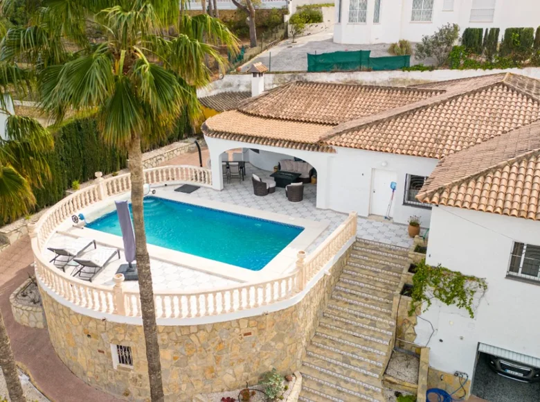 4 bedroom Villa 261 m² l Alfas del Pi, Spain