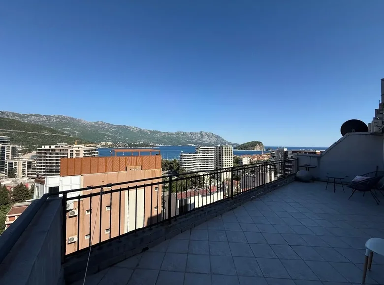 Mieszkanie 2 pokoi 107 m² Budva, Czarnogóra