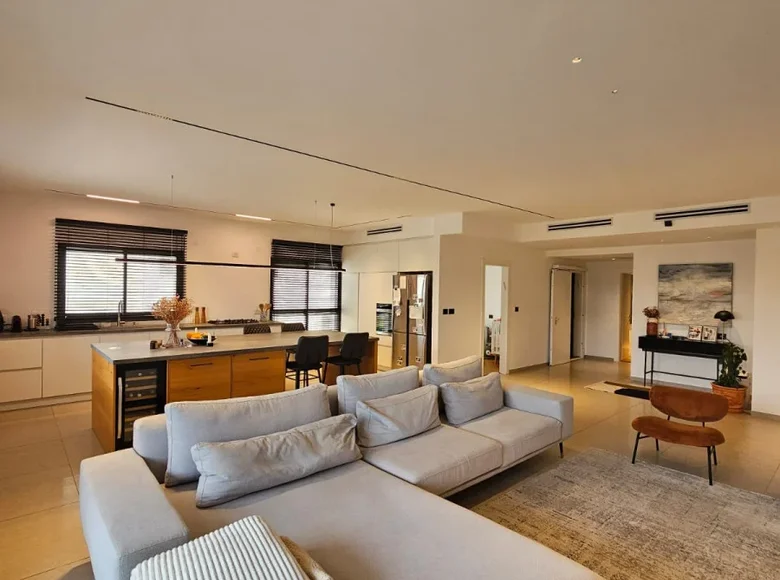 5 room apartment 147 m² Tel Mond, Israel