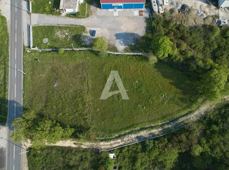 Atterrir 2 000 m² en Radanovici, Monténégro