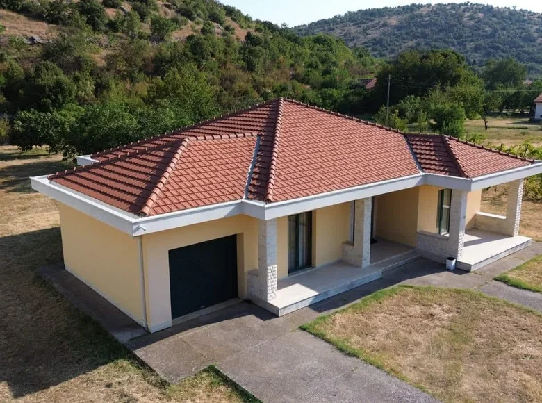 3 bedroom villa 2 002 m² Montenegro, Montenegro