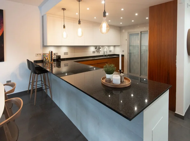 Mieszkanie 4 pokoi 116 m² Fuengirola, Hiszpania