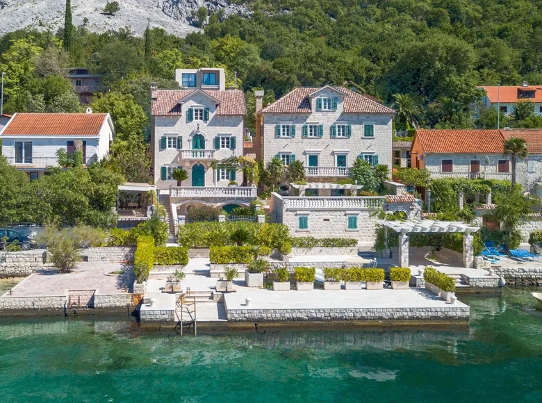 9-Zimmer-Villa 436 m² Dobrota, Montenegro