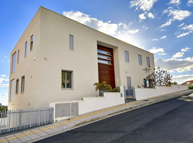 7 bedroom villa 460 m² Mouttagiaka, Cyprus