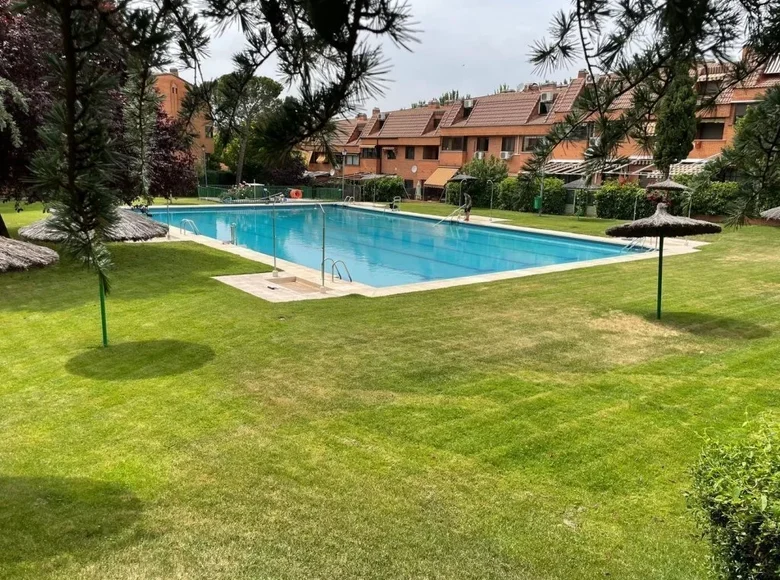 Townhouse 6 bedrooms 285 m² Madrid, Spain