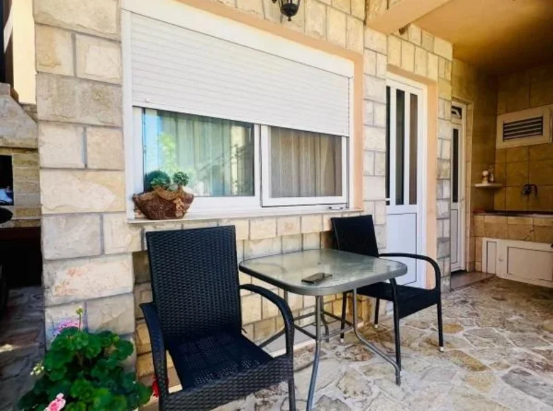 5 bedroom apartment 300 m² Bjelisi, Montenegro