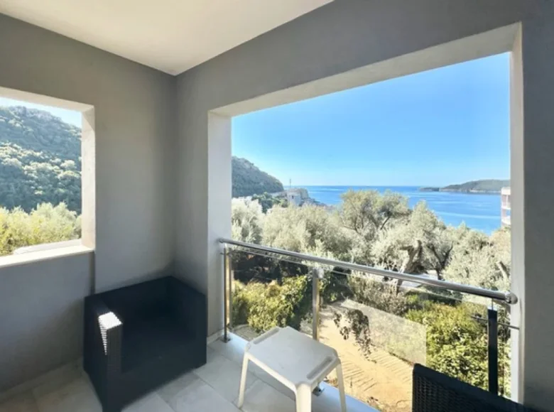 2 bedroom apartment 65 m² Rafailovici, Montenegro