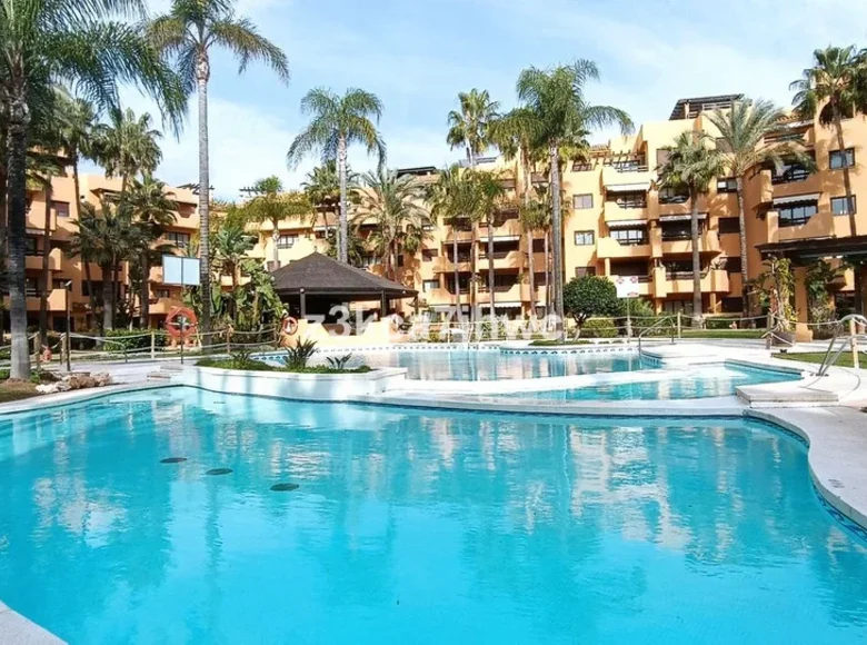 Mieszkanie 2 pokoi 92 m² Estepona, Hiszpania