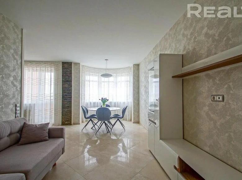 Mieszkanie 2 pokoi 68 m² Mińsk, Białoruś