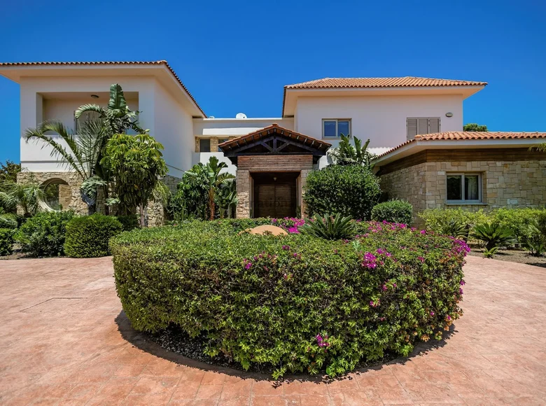 6-Schlafzimmer-Villa 960 m² Paralimni, Zypern