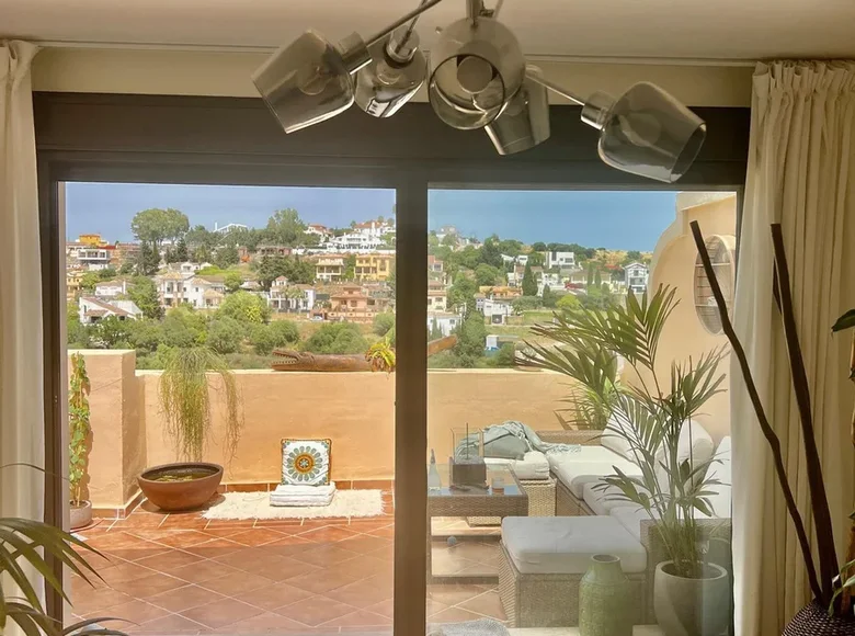 Wohnung 2 Schlafzimmer 132 m² Estepona, Spanien